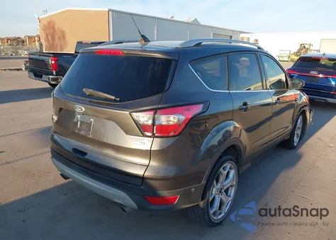 2018 Ford Escape Titanium z USA, uszkodzony, nr VIN 1FMCU9J92JUC78424
